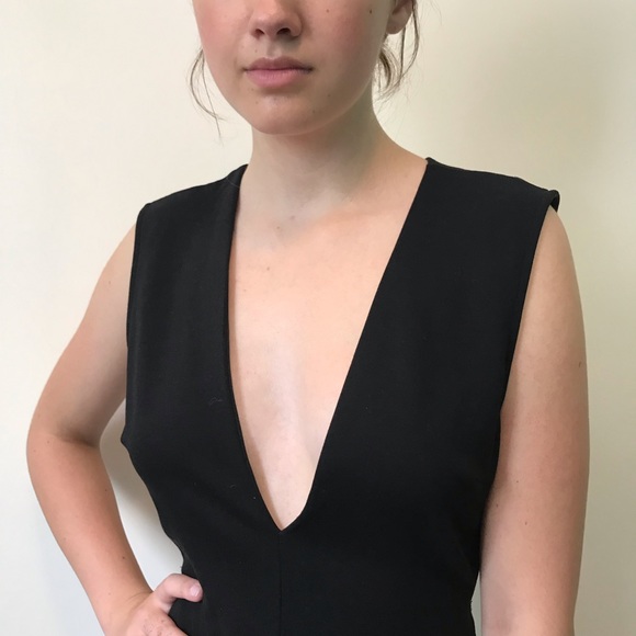 Perfect lil black dress for prom!!
backless deep v neck snaps at back neck - Picture 3 of 12